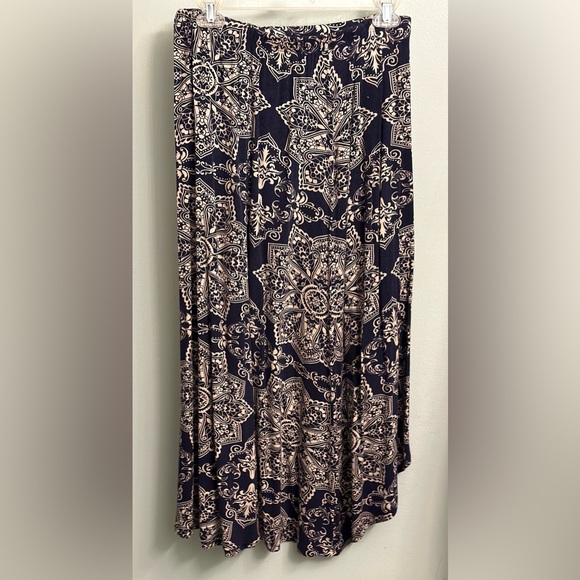 Asymmetrical maxi skirt, navy and beige, very comfy. - Picture 3 of 4